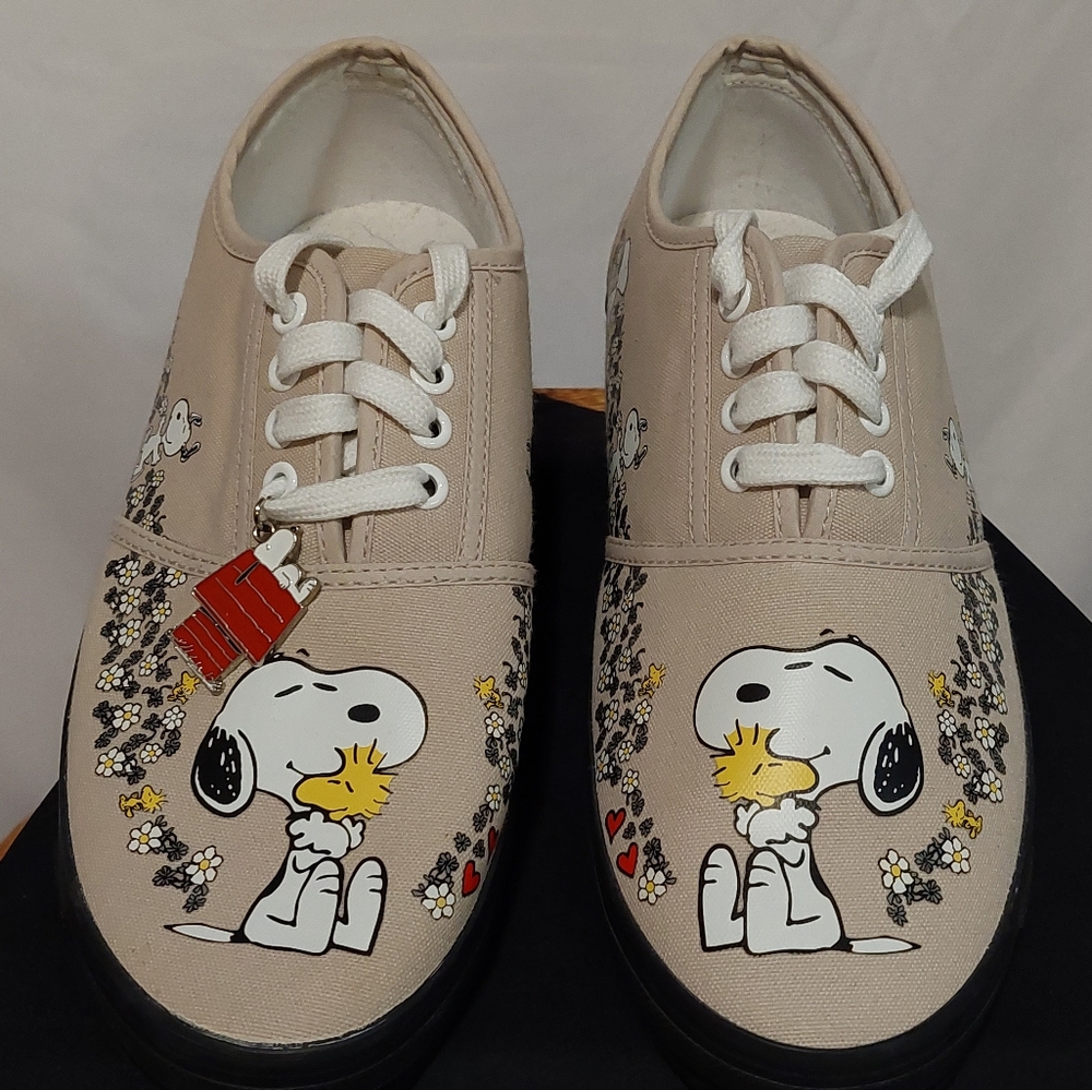 The Bradford Exchange Snoopy Sneakers - Beige and Black